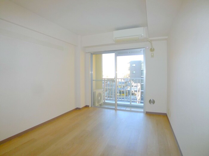 物件内観写真8　(室内からの展望)