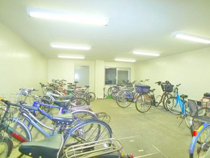 物件外観写真5　(駐輪場)