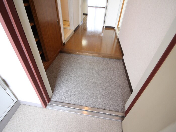 物件内観写真17　(玄関)