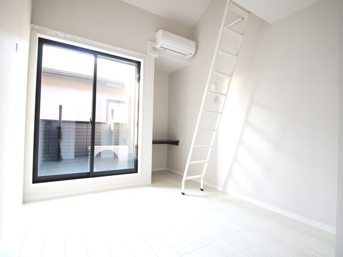 物件内観写真9　(室内からの展望)