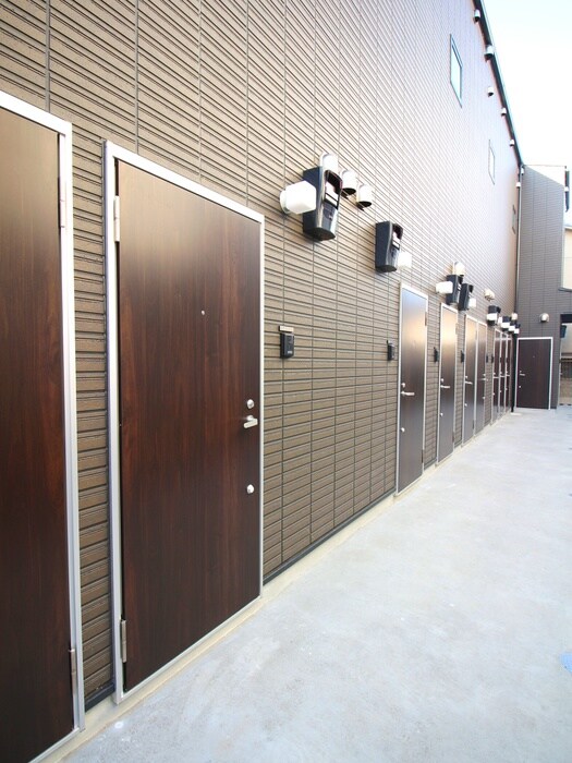 物件外観写真3　(エントランス部分)