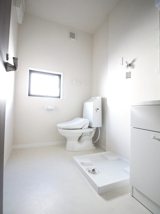 物件内観写真16　(洗濯機置場)