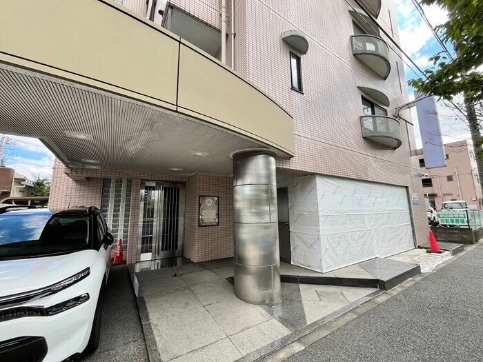 物件外観写真3　(エントランス部分)