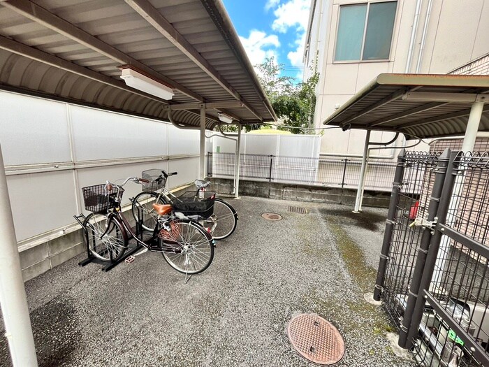物件外観写真5　(駐輪場)