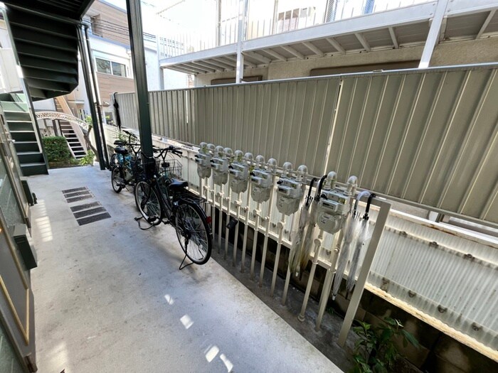 物件外観写真4　(駐輪場)