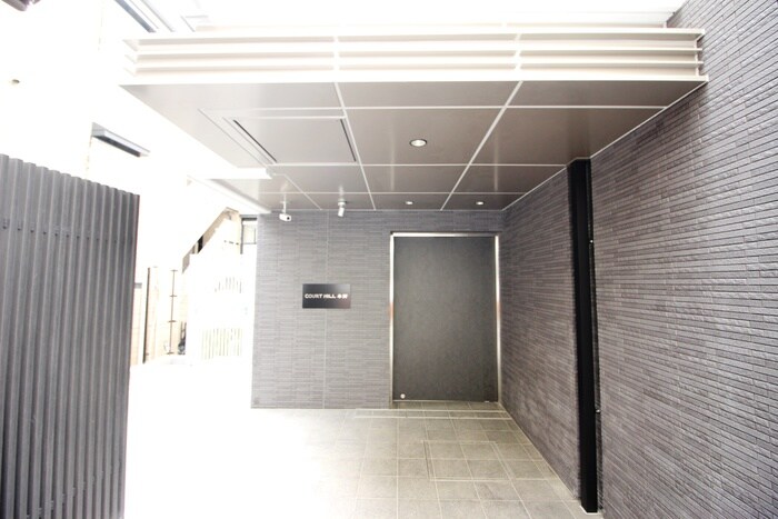 物件外観写真3　(エントランス部分)