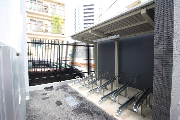 物件外観写真4　(駐輪場)