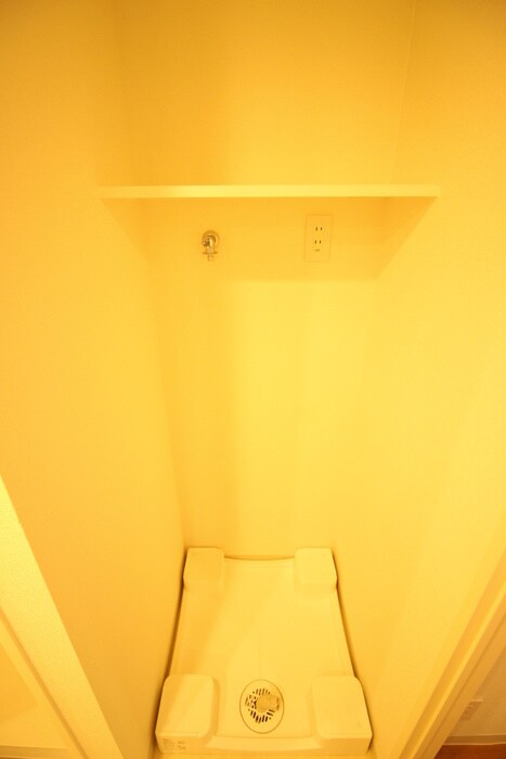 物件内観写真12　(洗濯機置場)