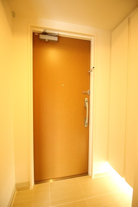 物件内観写真16　(玄関)