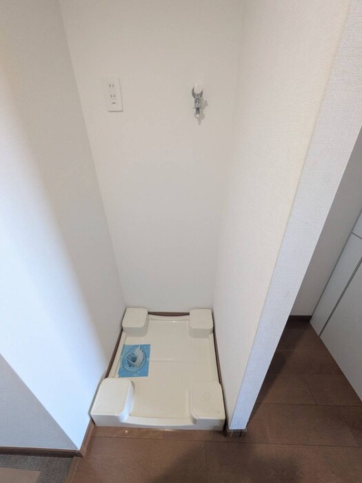 物件内観写真18　(洗濯機置場)