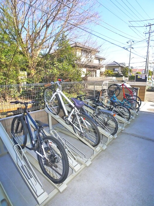 物件外観写真3　(駐輪場)