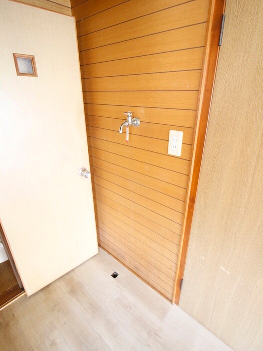 物件内観写真11　(洗濯機置場)