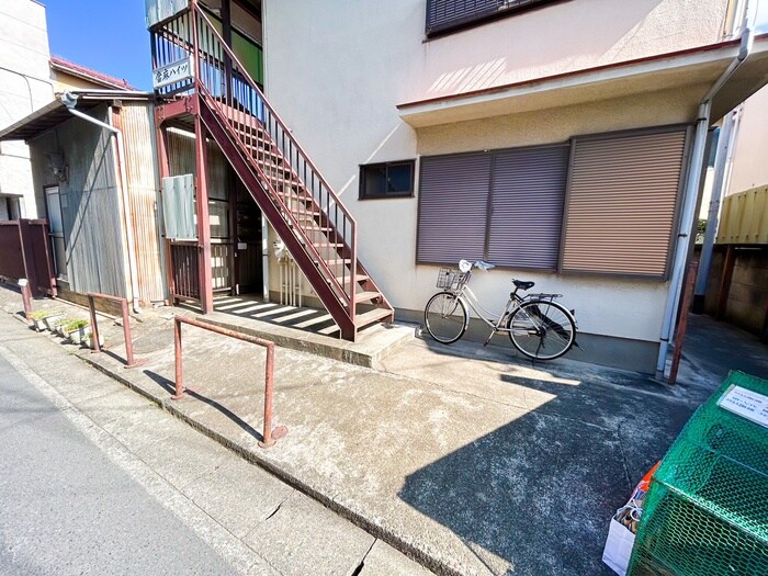 物件外観写真4　(エントランス部分)