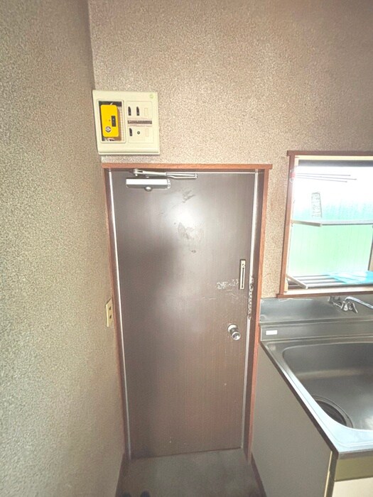 物件内観写真12　(玄関)