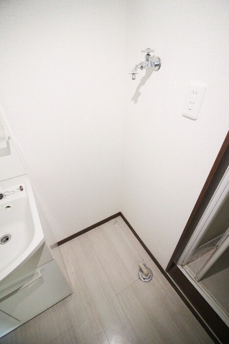 物件内観写真13　(洗濯機置場)