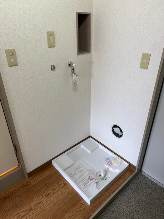 物件内観写真16　(洗濯機置場)