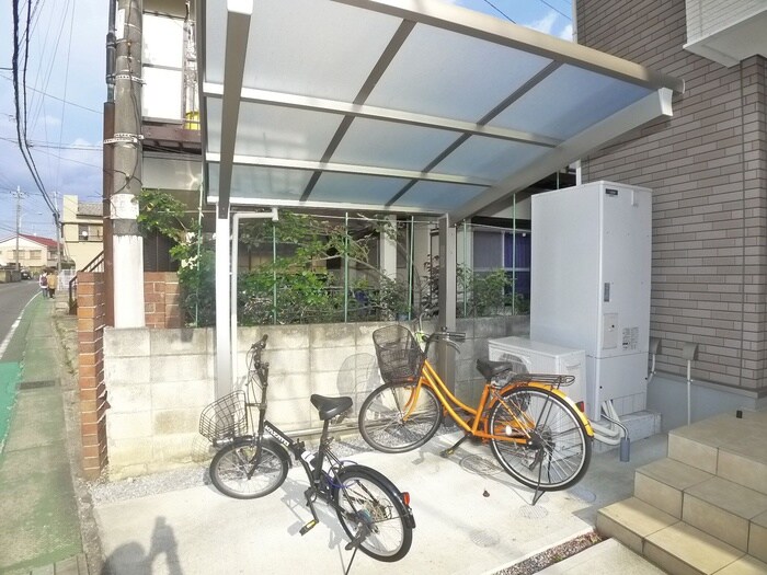 物件外観写真4　(駐輪場)