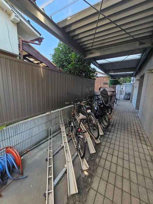 物件外観写真5　(駐輪場)
