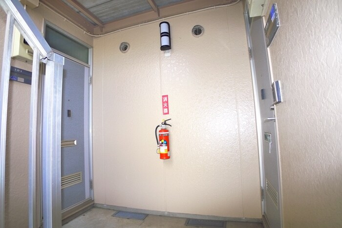 物件外観写真5　(エントランス部分)