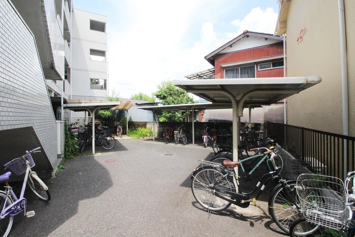 物件外観写真4　(駐輪場)