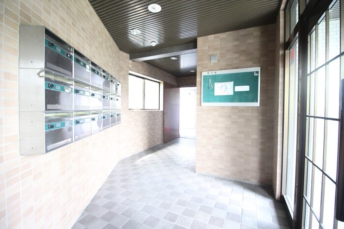 物件外観写真5　(エントランス部分)