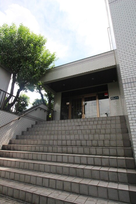 物件外観写真6　(エントランス部分)