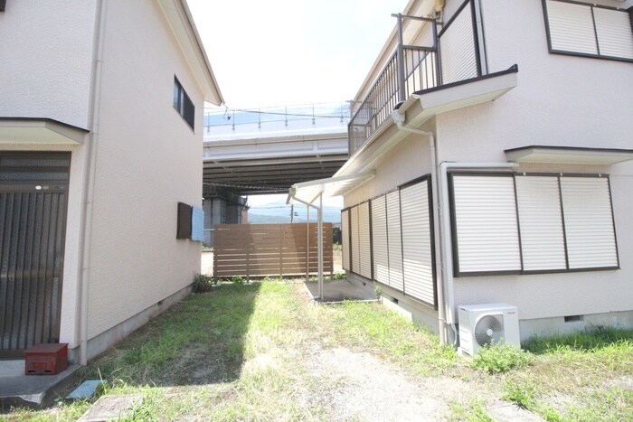 物件外観写真3　(駐車場)