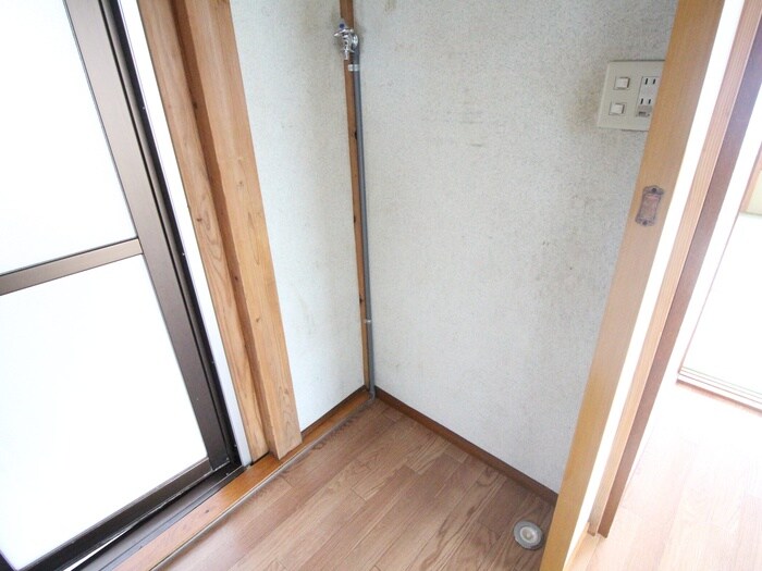 物件内観写真16　(洗濯機置場)