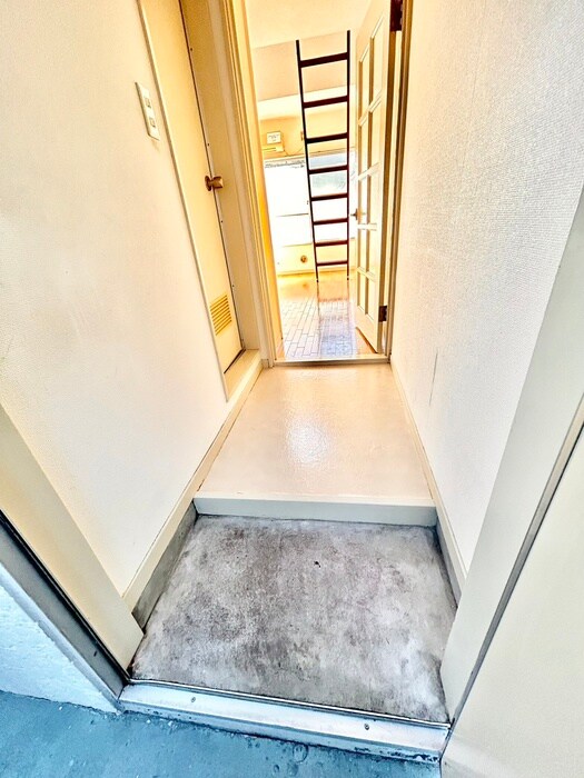 物件内観写真15　(玄関)