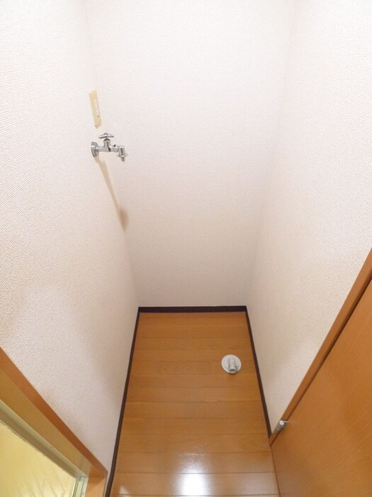 物件内観写真11　(洗濯機置場)