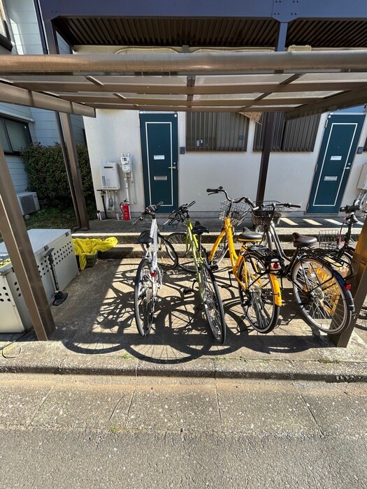 物件外観写真5　(駐輪場)