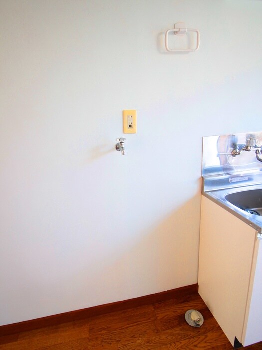 物件内観写真10　(洗濯機置場)