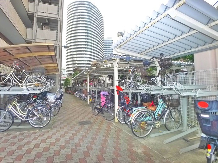 物件外観写真3　(駐輪場)