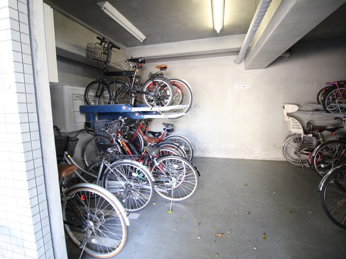 物件外観写真2　(駐輪場)