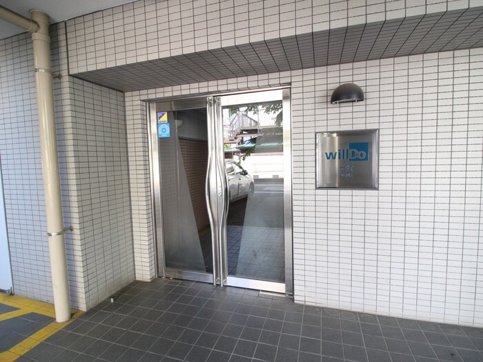 物件外観写真3　(エントランス部分)