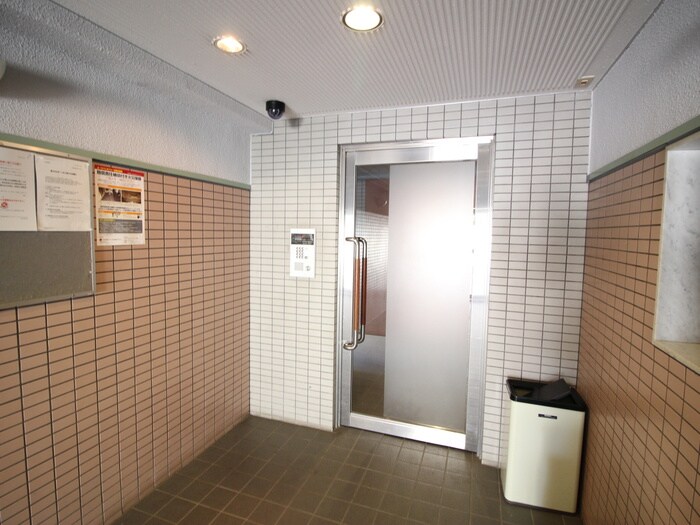 物件外観写真6　(エントランス部分)