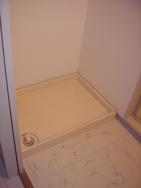 物件内観写真12　(洗濯機置場)