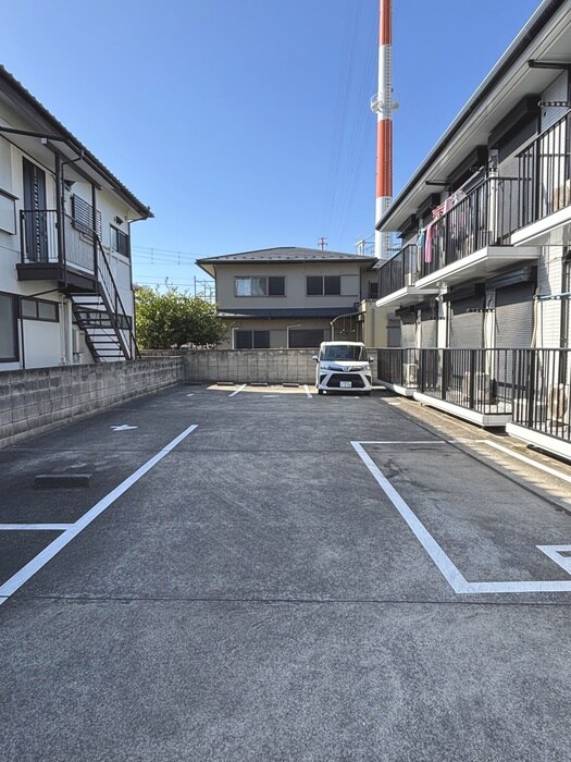 物件外観写真5　(駐車場)