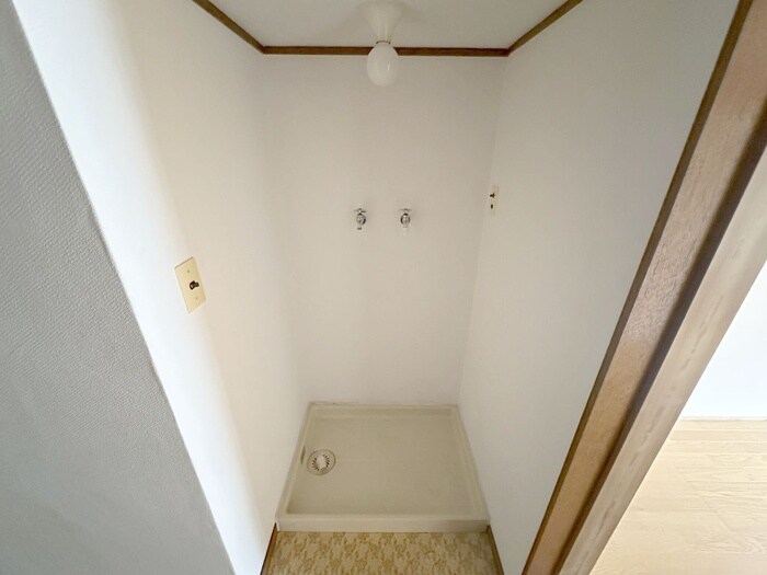 物件内観写真14　(洗濯機置場)