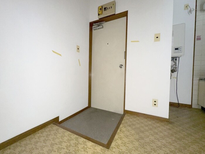 物件内観写真16　(玄関)