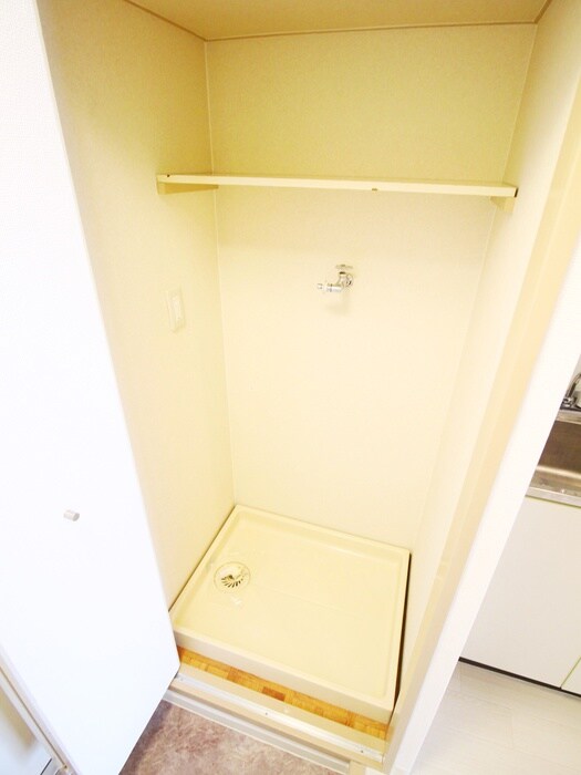 物件内観写真15　(洗濯機置場)