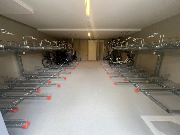 物件外観写真4　(駐輪場)