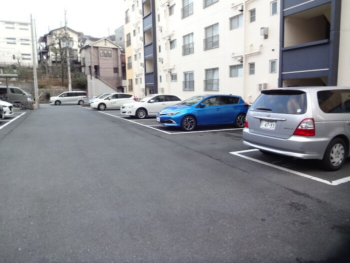 物件外観写真2　(駐車場)