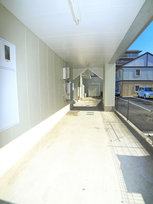 物件外観写真2　(エントランス部分)