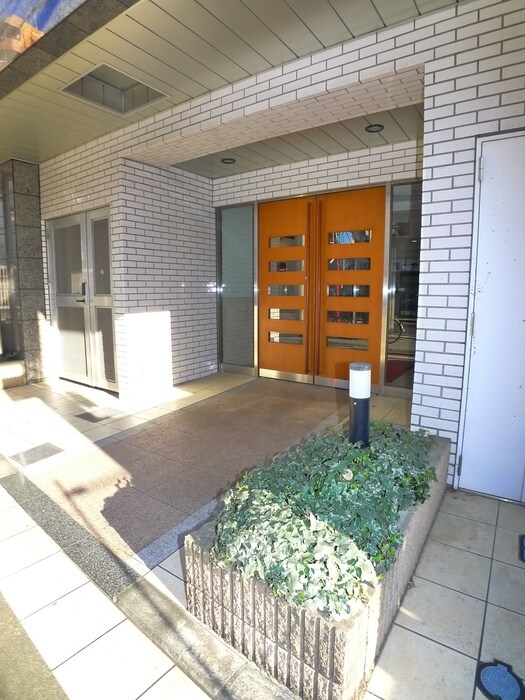 物件外観写真4　(エントランス部分)