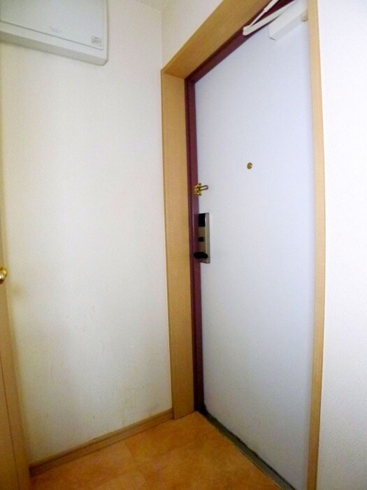 物件内観写真16　(玄関)