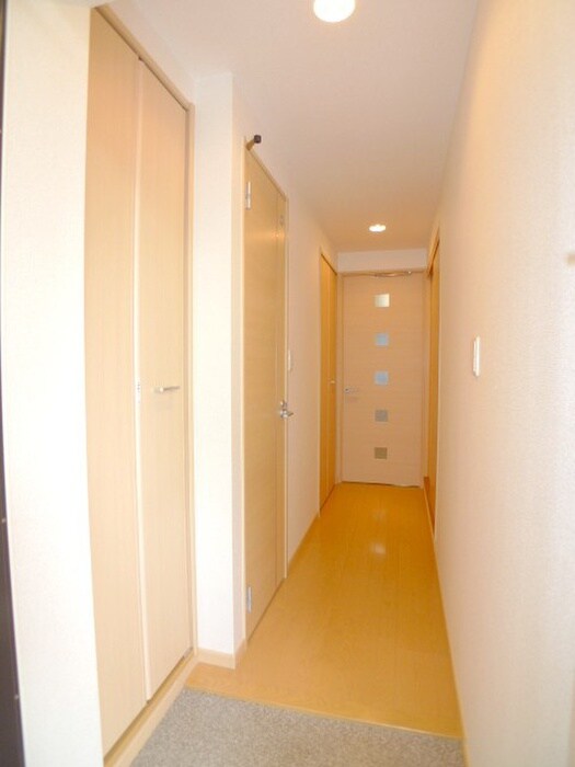 物件内観写真4　(玄関)