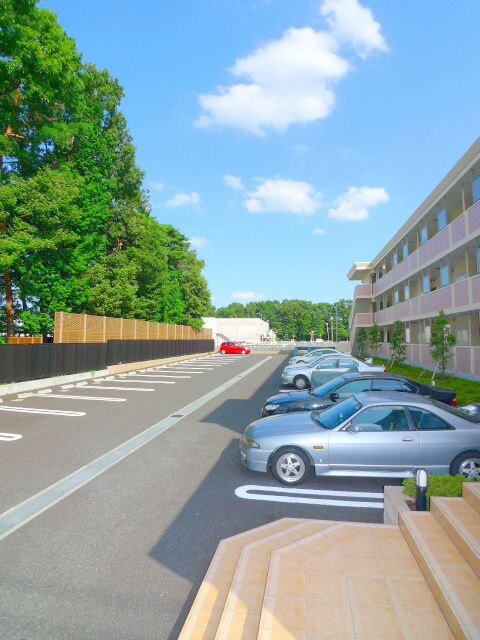 物件外観写真3　(駐車場)