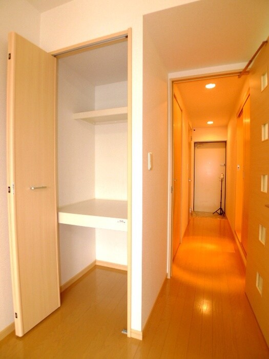 物件内観写真14　(廊下)