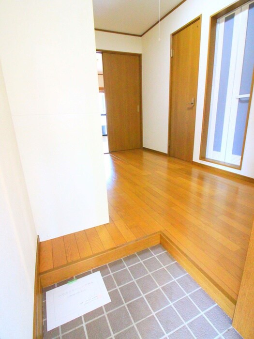 物件内観写真7　(玄関)